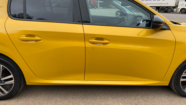 Peugeot 208 1.2 PureTech 100 Allure Premium + 5dr Petrol Hatchback